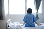 Les hospitalisations pour tentatives de suicide et automutilations en forte hausse chez les jeunes filles