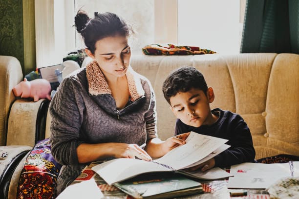 Près de 4 familles sur 10 dans les quartiers populaires sont en difficulté pour aider leurs enfants à faire les devoirs.