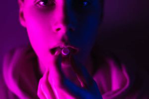 Cocaïne, ecstasy, hallucinogènes… Quels sont les comportements des jeunes face aux drogues illicites ?