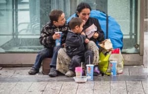 En France, près de 2000 enfants sont contraints de dormir à la rue, selon des associations