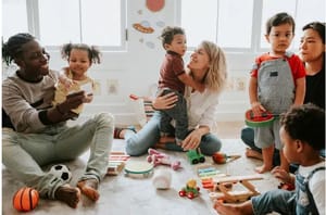 « Pas de bébé à la consigne » réclame un « plan d’urgence » pour la petite enfance