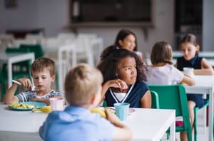 Cantine à 1 euro : « élargir ce dispositif pour soulager les familles les plus modestes »