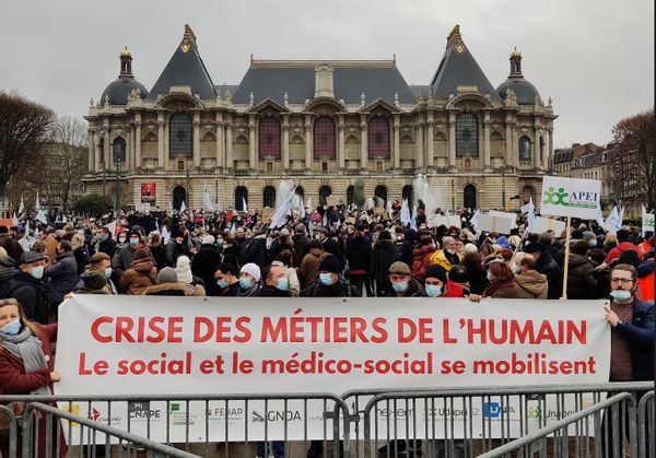 Crise des métiers : les associations interpellent Emmanuel Macron et les présidents des Départements