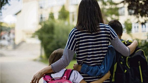 Selon une étude, le taux de pauvreté des enfants mineurs vivant en famille monoparentale semble « largement sous-estimé »