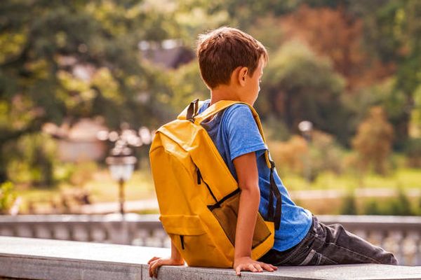 Faut-il créer des classes dédiées aux enfants autistes dans les collèges ?