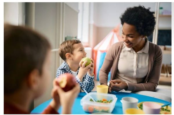 L’État va financer désormais l'intervention des accompagnants d’élèves handicapés à la cantine